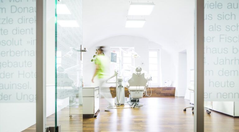 Tipp Moderne Praxis für Zahnmedizin im Herzen von Ulm Dr. Holger Krauch und Kollegen – Ulm Dr. Holger Krauch und Kollegen – Ulm Moderne Praxis für Zahnmedizin im Herzen von Ulm