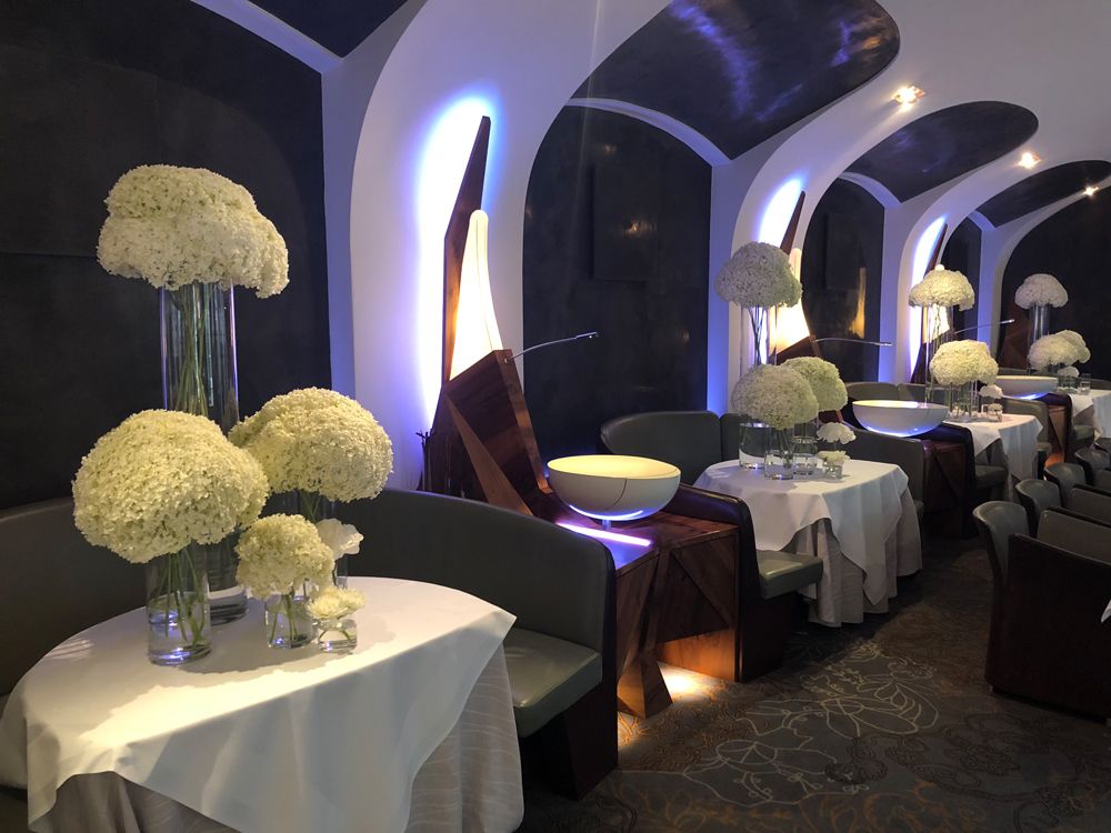 Blumendekorationen in der Zweigstelle – Wien 15 Zweigstelle – Wien