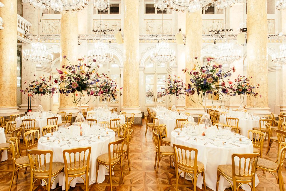 Blumendekorationen in der Zweigstelle – Wien 20 Zweigstelle – Wien